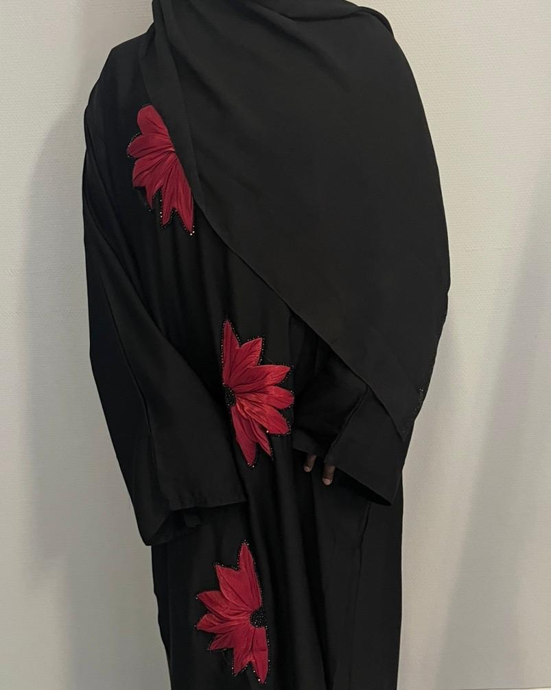 Elegant Flow Abaya